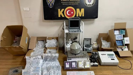 Adanada sahte doktorluk yapan 3 kişi hakkında soruşturma Adanada sahte doktorluk yapan 3 kişi hakkında soruşturma