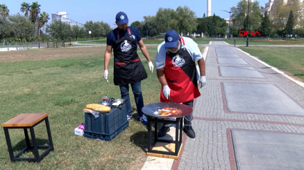 Adanada hissedilen sıcaklık 50 dereceyi aştı, güneşte tost pişti Adanada hissedilen sıcaklık 50 dereceyi aştı, güneşte tost pişti