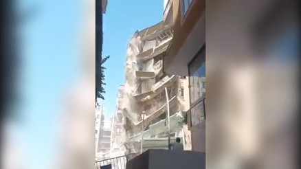 Şanlıurfada 7 katlı bina, yıkım sırasında çöktü