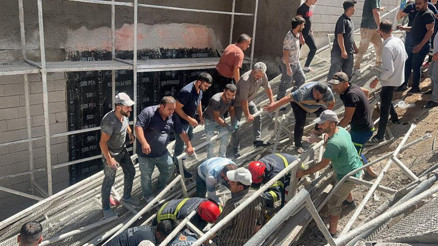 Nevşehirde inşaatın iskelesi çöktü: 2 işçi hayatını kaybetti