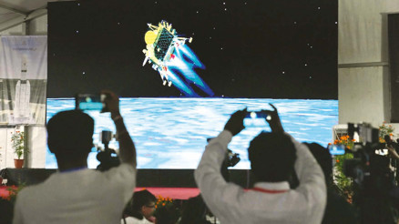 Hindistan Ay’ın karanlık yüzüne inen ilk ülke oldu