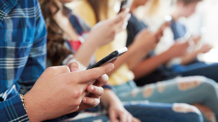 Gençlere vergisiz telefonun ayrıntıları belli oldu: Türkiye’de üretim yapan markaları içerecek