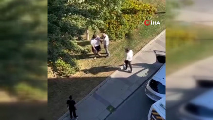 Küçükçekmece’de taksici ile başka bir sürücünün tartışması kamerada