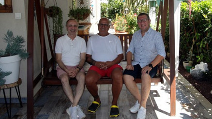 Adnan Kaya ve Mete Tamer Omur ile Şezlong Sohbetleri 21’inci Yüzyıl’ın Robin Hood’u Kuşadası’nın gönülü elçisi oldu