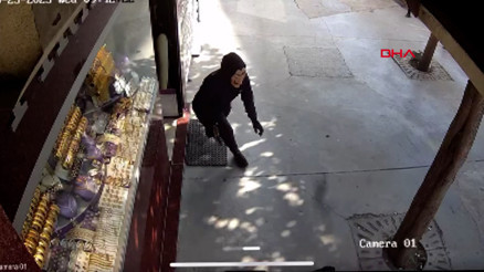 Gaziosmanpaşa’da Salvador Dali maskesiyle soygun girişimi