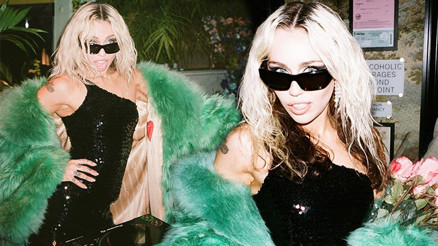 15 yaşında verdiği olay yaratan yarı çıplak pozu savundu: Ailem fotoğraf çekilirken yanımdaydı