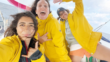 Rüzgârla dans eden üç maceraperest kaptan