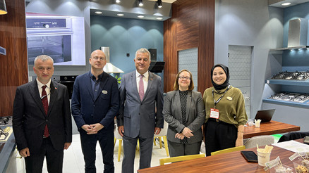 Büyükelçi Şen, IFA’da Türk şirketlerini ziyaret etti