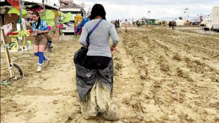 ‘Çöl  festivali’ çamura bulandı