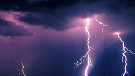 Hindistan’da yıldırım felaketi 2 saatte 61 bin yıldırım düştü: 12 ölü