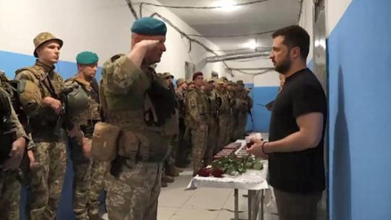 Ukrayna’dan Rusya’ya İHA saldırısı... Ukrayna lideri Zelenski cephe hattında Ukrayna’dan Rusya’ya İHA saldırısı... Ukrayna lideri Zelenski cephe hattında
