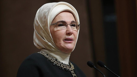 Emine Erdoğandan Ukrayna mesajı: Bir an önce barış galip gelmeli Emine Erdoğandan Ukrayna mesajı: Bir an önce barış galip gelmeli
