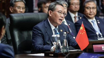 ASEAN Zirvesinde soğuk savaş uyarısı