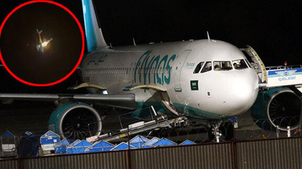 Havada panik anları Motorundan alev uzayınca geri döndü... İşte o görüntüler