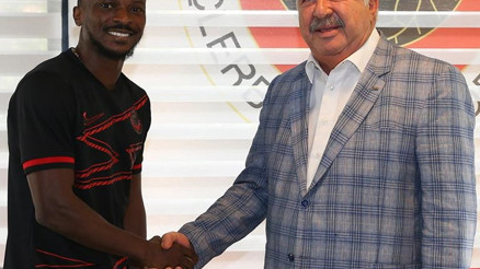 Kayode’den 2 yıllık imza