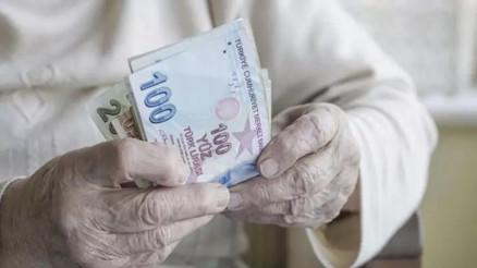 Yaşlı ve engelli aylığı hesaplara yatırıldı