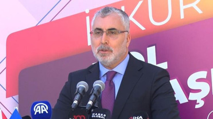 Bakan Işıkhan: Gençlere yanlarında olduğumuzu hissettirmeyi hedefliyoruz