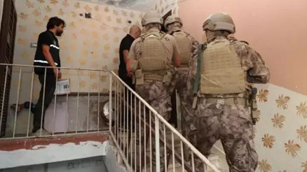 Depremzedeleri dolandıranlara operasyon: Çok sayıda şüpheli gözaltına alındı