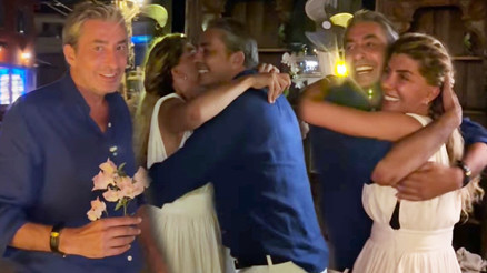 Erkan Petekkayadan romantik kutlama... Bizim 20nci yılımız