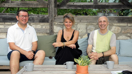 Adnan Kaya ve Mete Tamer Omur ile Şezlong Sohbetleri Ait olduğum topraklarda üretmeye devam ediyorum Adnan Kaya ve Mete Tamer Omur ile Şezlong Sohbetleri Ait olduğum topraklarda üretmeye devam ediyorum