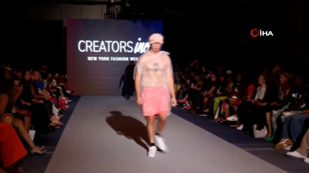 New York Moda Haftasında çöp poşetli şaka