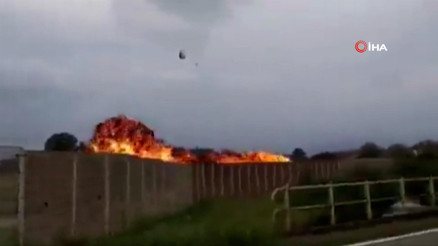 İtalya’da hava akrobasi uçağının düşme anı kamerada
