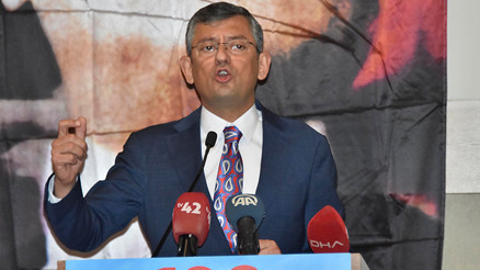 Özgür Özel: Biz birilerinin göstermek istediği gibi onun karşısında, bunun yanında değiliz Özgür Özel: Biz birilerinin göstermek istediği gibi onun karşısında, bunun yanında değiliz