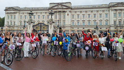 ‘Süslü Kadınlar’ sağanak yağmura rağmen yarım saat bisiklet sürdü