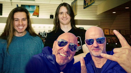 Ünlü müzisyen paylaştı: O zaman ve şimdi.... Dostum ile 30 yıl sonra tekrar buluştuk