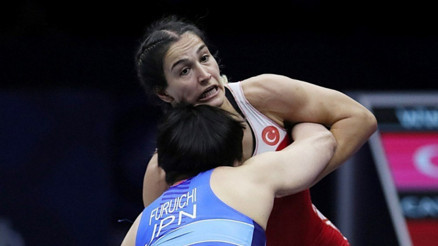 Milli güreşçi Buse Tosun Çavuşoğlundan olimpiyat kotası