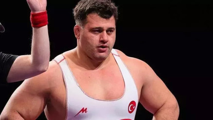 Rıza Kayaalp finalde Rıza Kayaalp 2023 Dünya Güreş Şampiyonası final maçı ne zaman Paris 2024 Olimpiyatları biletini aldı