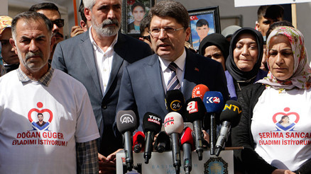 Bakan Tunçtan Diyarbakır anneleri mesajı: Evlatlar kurtuluncaya kadar bu mücadele devam edecek Bakan Tunçtan Diyarbakır anneleri mesajı: Evlatlar kurtuluncaya kadar bu mücadele devam edecek