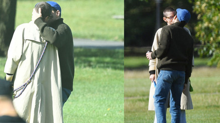 Parkta bir sonbahar günü... Sürpriz aşklarını öpüşerek ilan ettiler