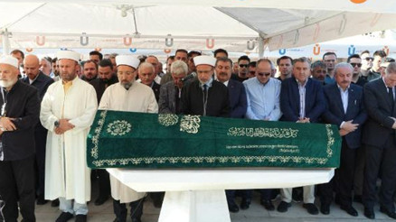 Cumhurbaşkanı Erdoğanın acı günü: Kuzeni Mehmet Mutlu son yolculuğuna uğurlandı Cumhurbaşkanı Erdoğanın acı günü: Kuzeni Mehmet Mutlu son yolculuğuna uğurlandı