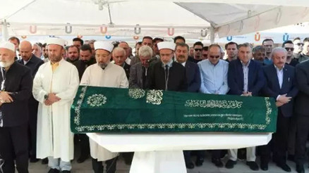 Cumhurbaşkanı Erdoğanın acı günü: Kuzeni Mehmet Mutlu son yolculuğuna uğurlandı Cumhurbaşkanı Erdoğanın acı günü: Kuzeni Mehmet Mutlu son yolculuğuna uğurlandı