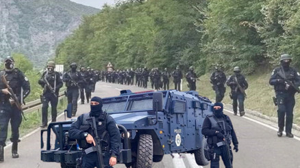Silahlı saldırı gerilimi zirveye çıkardı Kosovadan sert açıklama, Cumhurbaşkanı seyahatini yarıda kesti Silahlı saldırı gerilimi zirveye çıkardı Kosovadan sert açıklama, Cumhurbaşkanı seyahatini yarıda kesti