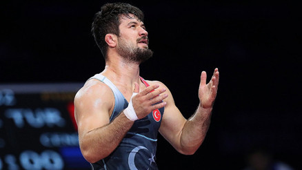 Milli güreşçi Ali Cengizden altın madalya