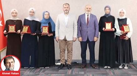 Kadın yüzünü buzlama