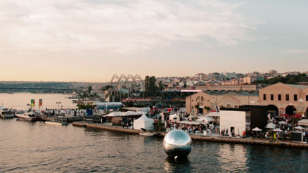 Haliç’te çağdaş sanatın gövde gösterisi Haliç’te çağdaş sanatın gövde gösterisi