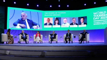 Bakan Ersoy, Suudi Arabistan’da Turizmin Gücü: Köprüler Kurmak paneline katıldı