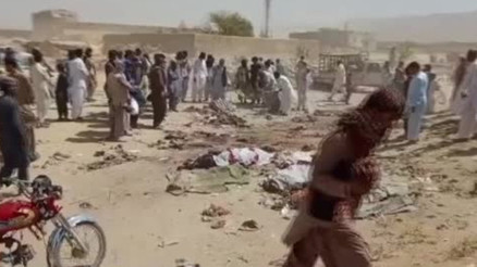 Pakistan’da peş peşe bombalı saldırı: Çok sayıda can kaybı