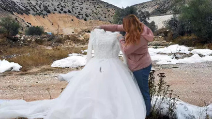 Sivasta araziye atılmış 40 gelinlik... Şaşkınlık içerisindeyim