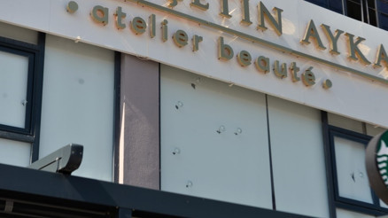 Çukurova Belediye Başkanı Soner Çetinin kızının iş yerine saldırı