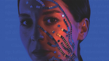 Rağmen birinin hikâyesi Disko Topu sahnede