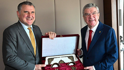 Bakan Bak, Uluslararası Olimpiyat Komitesi Başkanı Thomas Bach ile görüştü
