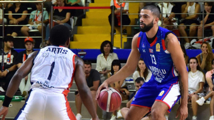 Çekişmeli maçta kazanan, son periyot farkıyla Anadolu Efes oldu