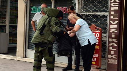 Adana Valiliği karşısında şüpheli çanta paniği