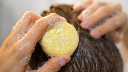 Her yıl 552 milyon şampuan şişesi çöpe gidiyor... Alternatifi ise çok uzun yıllar öncesine dayanıyor