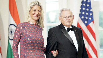 Menendez’e yabancı ajanlık suçlaması