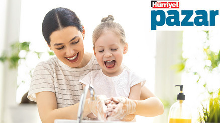 Elimizi yıkıyoruz ama arkadaşlarımızla birlikteyken virüslere boş veriyoruz